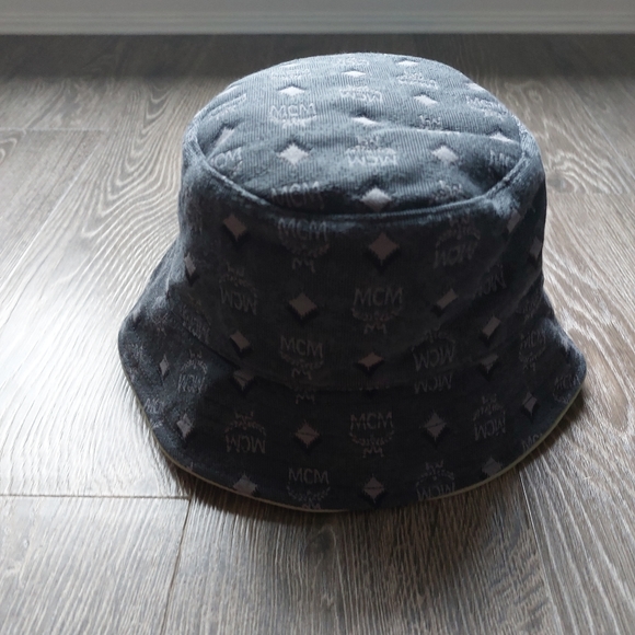 MCM visestos bucket hat Grey outside with green piping + inner lining. - Picture 3 of 16